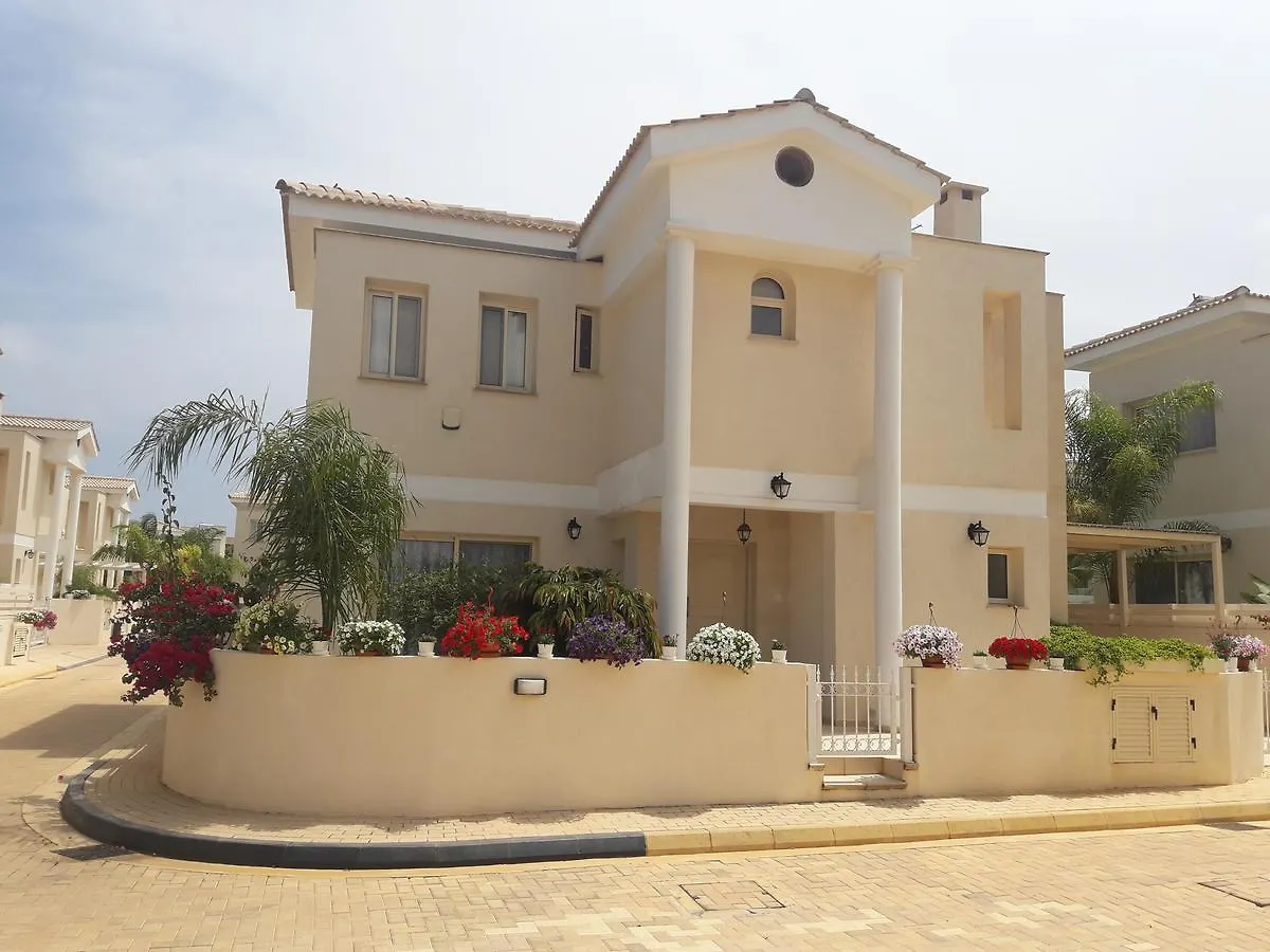 Anthorina Villa 7 بروتاراس